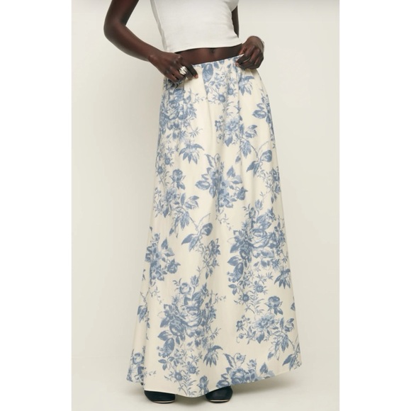 Reformation Lucy Skirt in Courtier - Picture 2 of 12